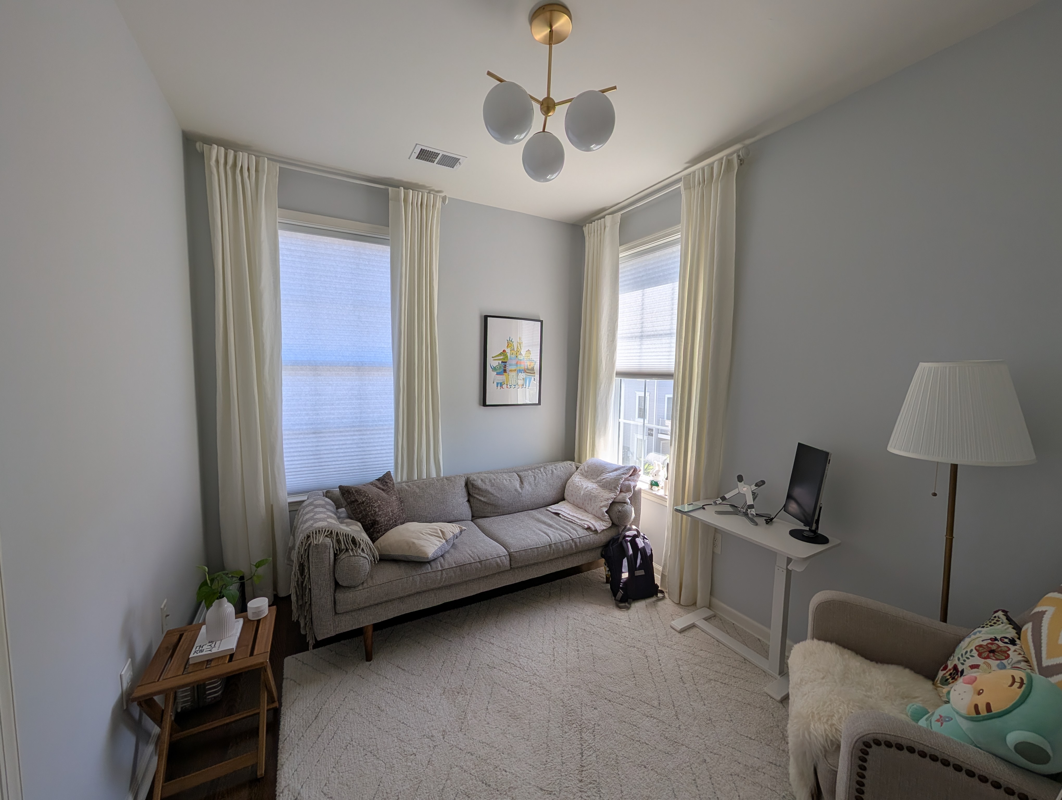Bright sitting room / second bedroom